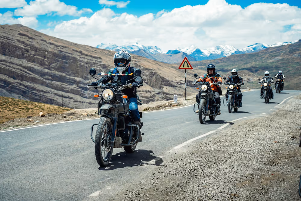 Moto Viagens motorcycle travel platform hero visual